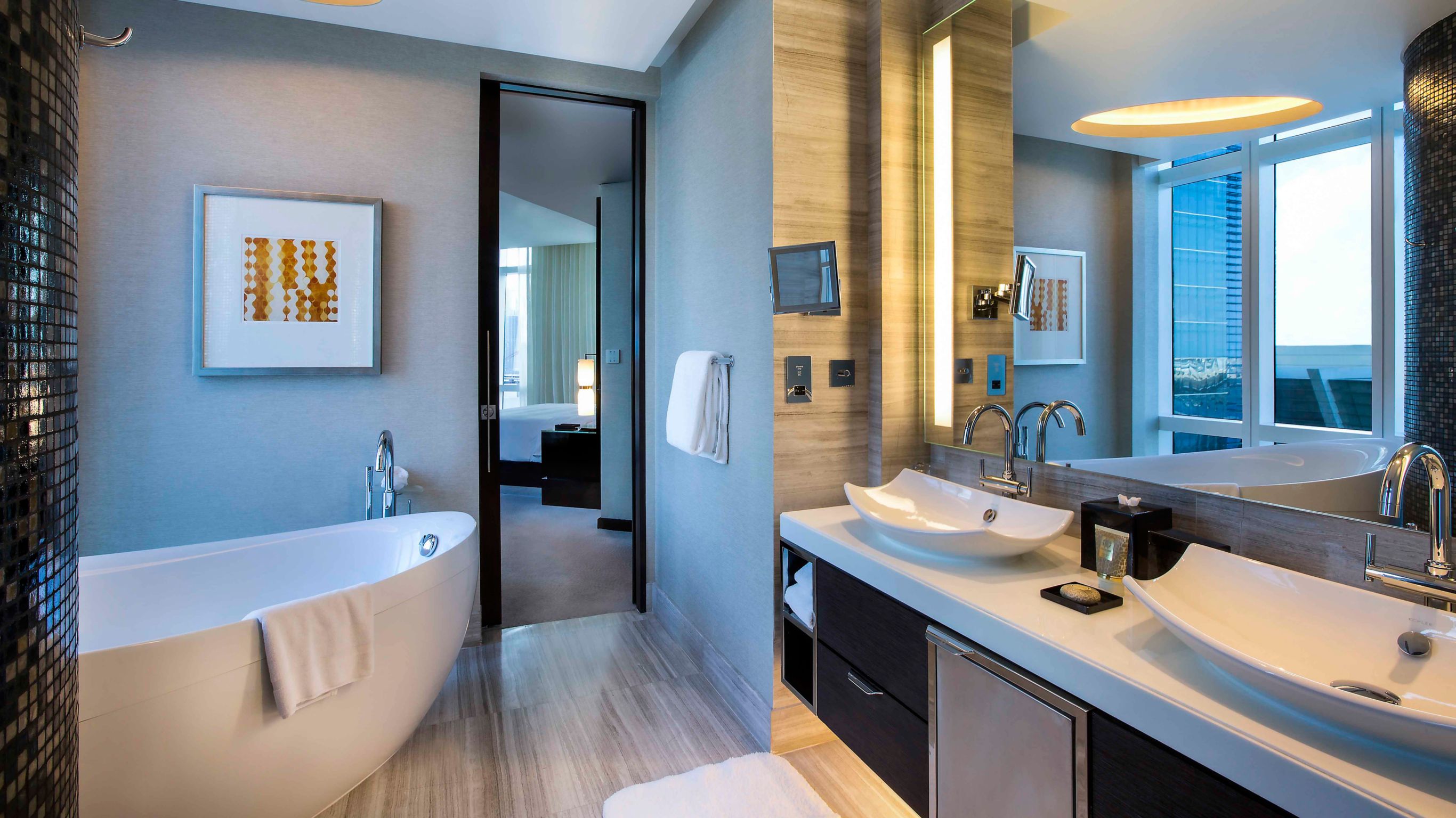 Deluxe two bedroom suite bathroom